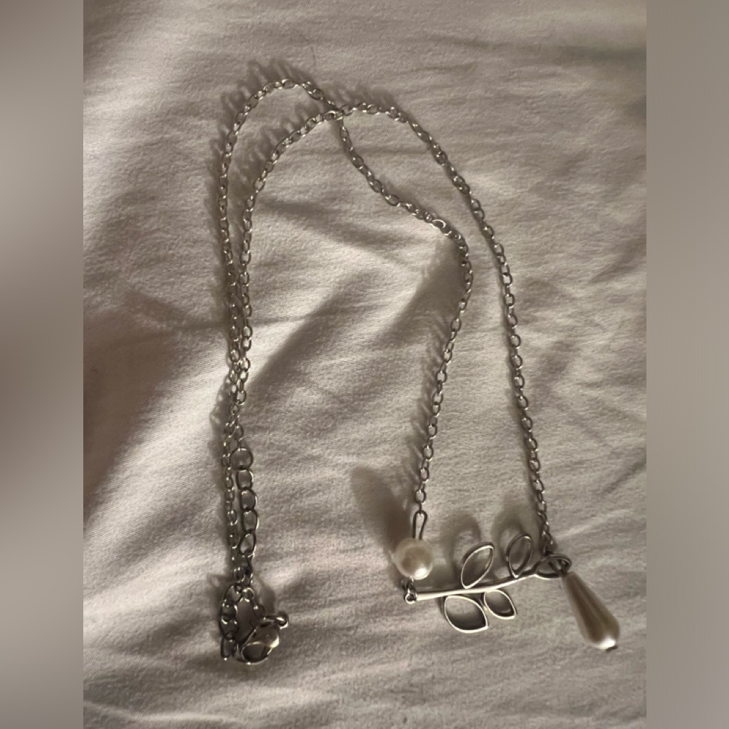 Silver Tone Necklace